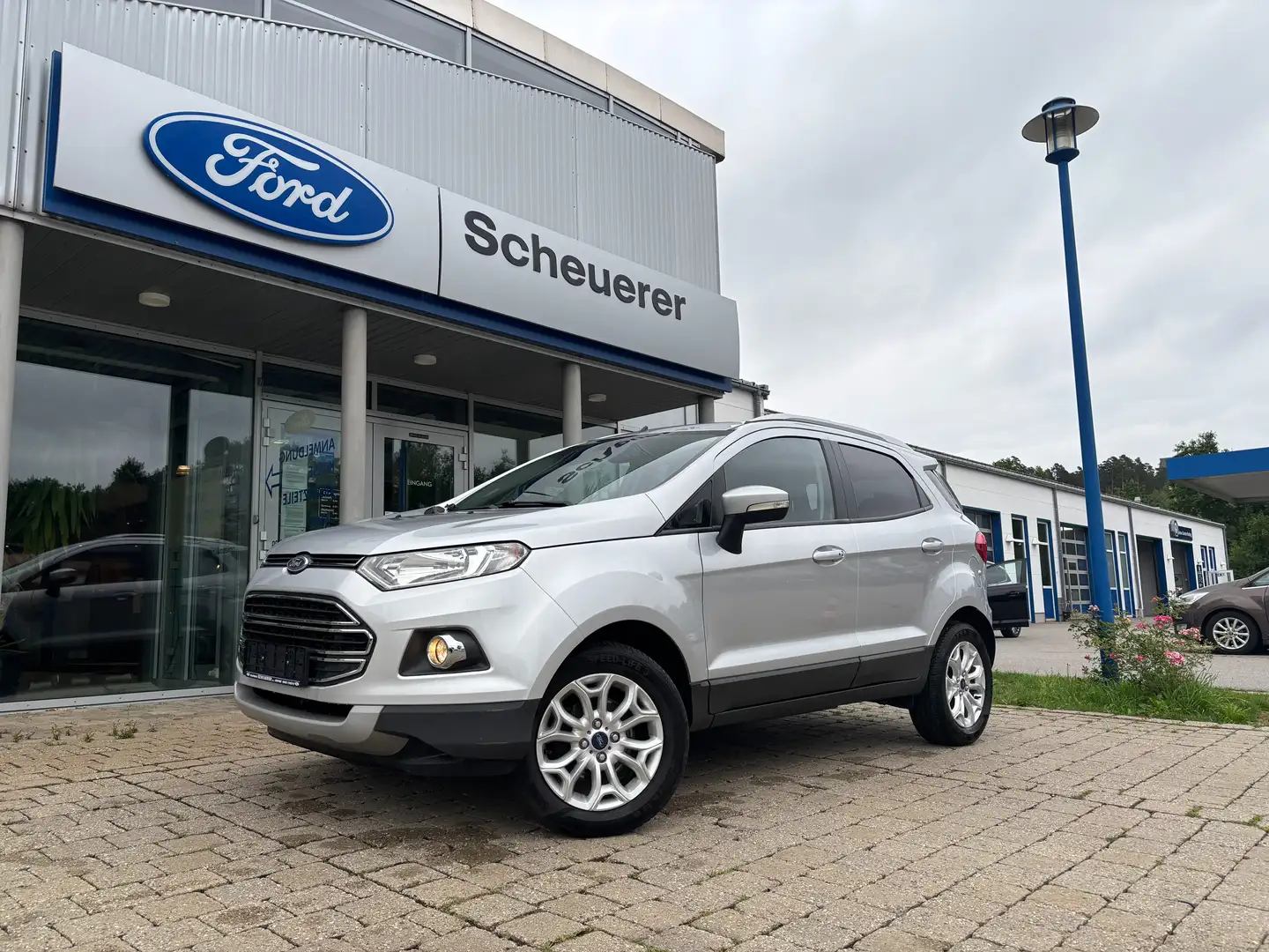 Ford EcoSport Titanium Silber - 1