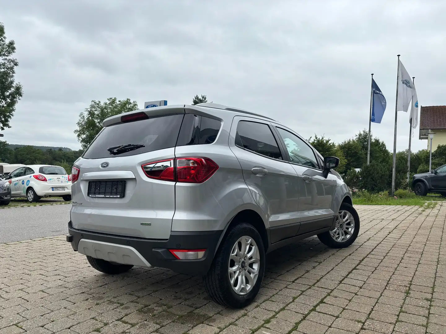 Ford EcoSport Titanium Silber - 2