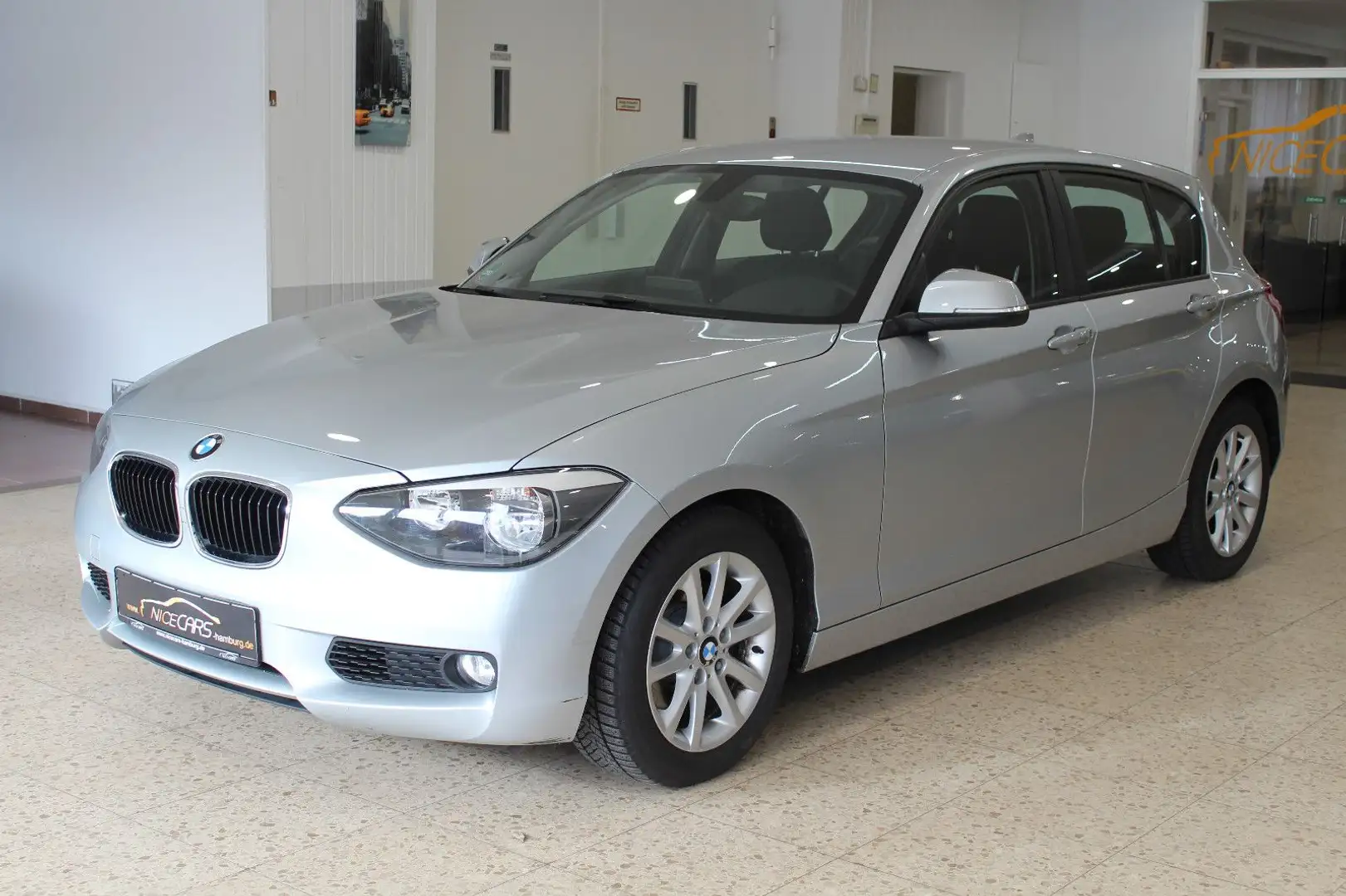 BMW 118 i"Limousine 5-trg."RückFahr"AHKupplung"PDC" Silber - 2