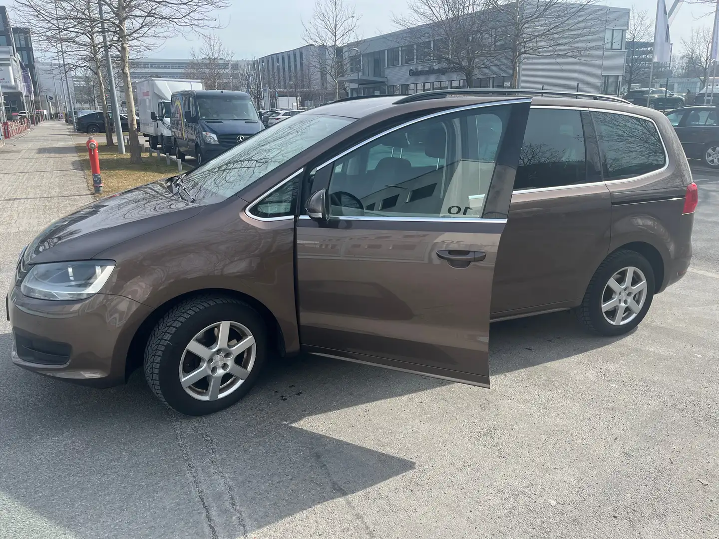 Volkswagen Sharan Sharan 1.4 TSI BlueMotion Technology Comfortline Marrón - 1