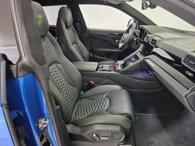 Lamborghini Urus view 9