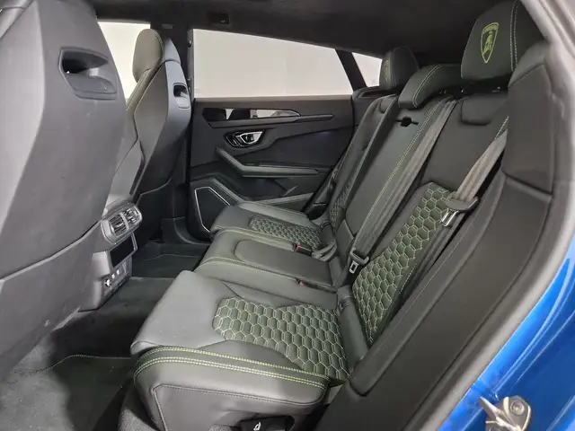 Lamborghini Urus view 7