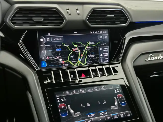 Lamborghini Urus view 11