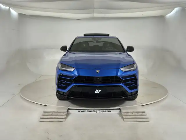 Lamborghini Urus view 2