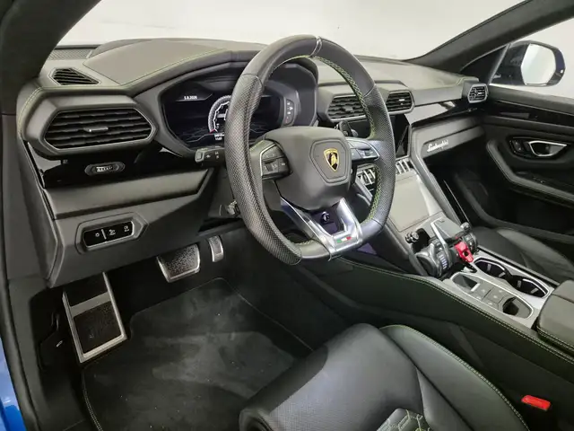Lamborghini Urus view 6