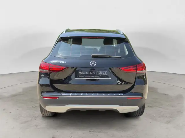 Mercedes-Benz GLA view 3