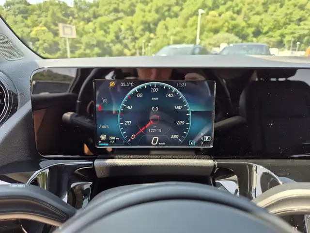 Mercedes-Benz GLA view 13