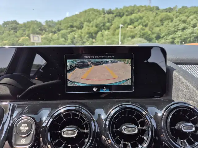 Mercedes-Benz GLA view 14