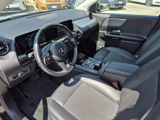 Mercedes-Benz GLA view 6