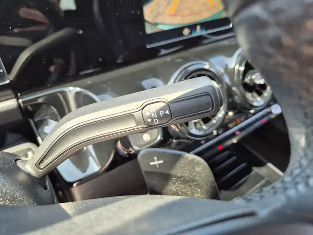 Mercedes-Benz GLA view 10
