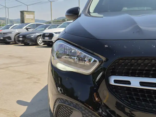 Mercedes-Benz GLA view 15