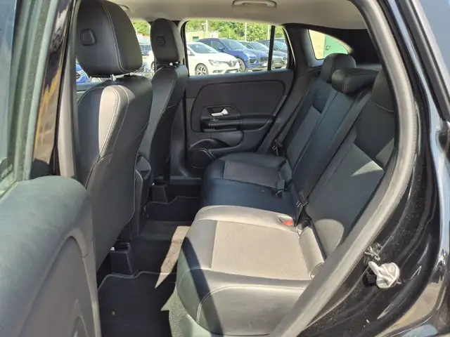 Mercedes-Benz GLA view 7