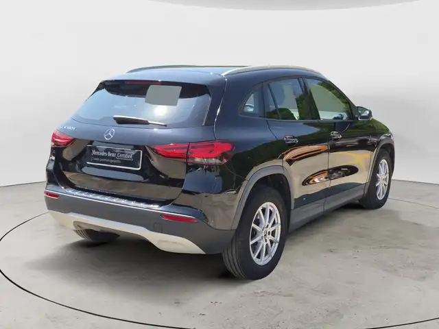 Mercedes-Benz GLA view 4