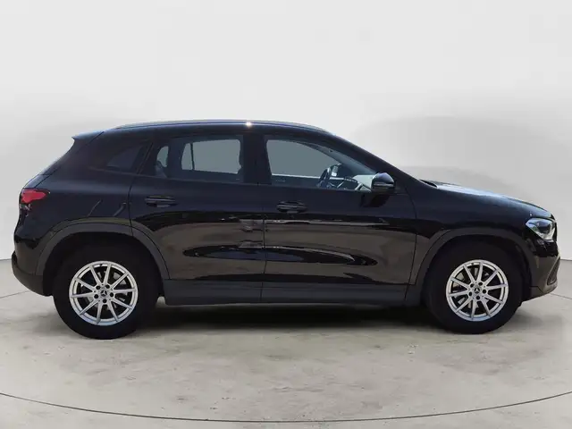 Mercedes-Benz GLA view 5