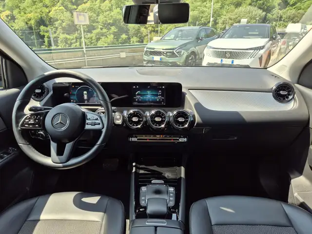 Mercedes-Benz GLA view 8