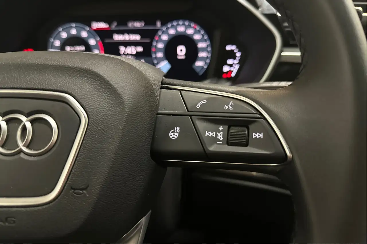 Audi Q3 снимка Audi Q3