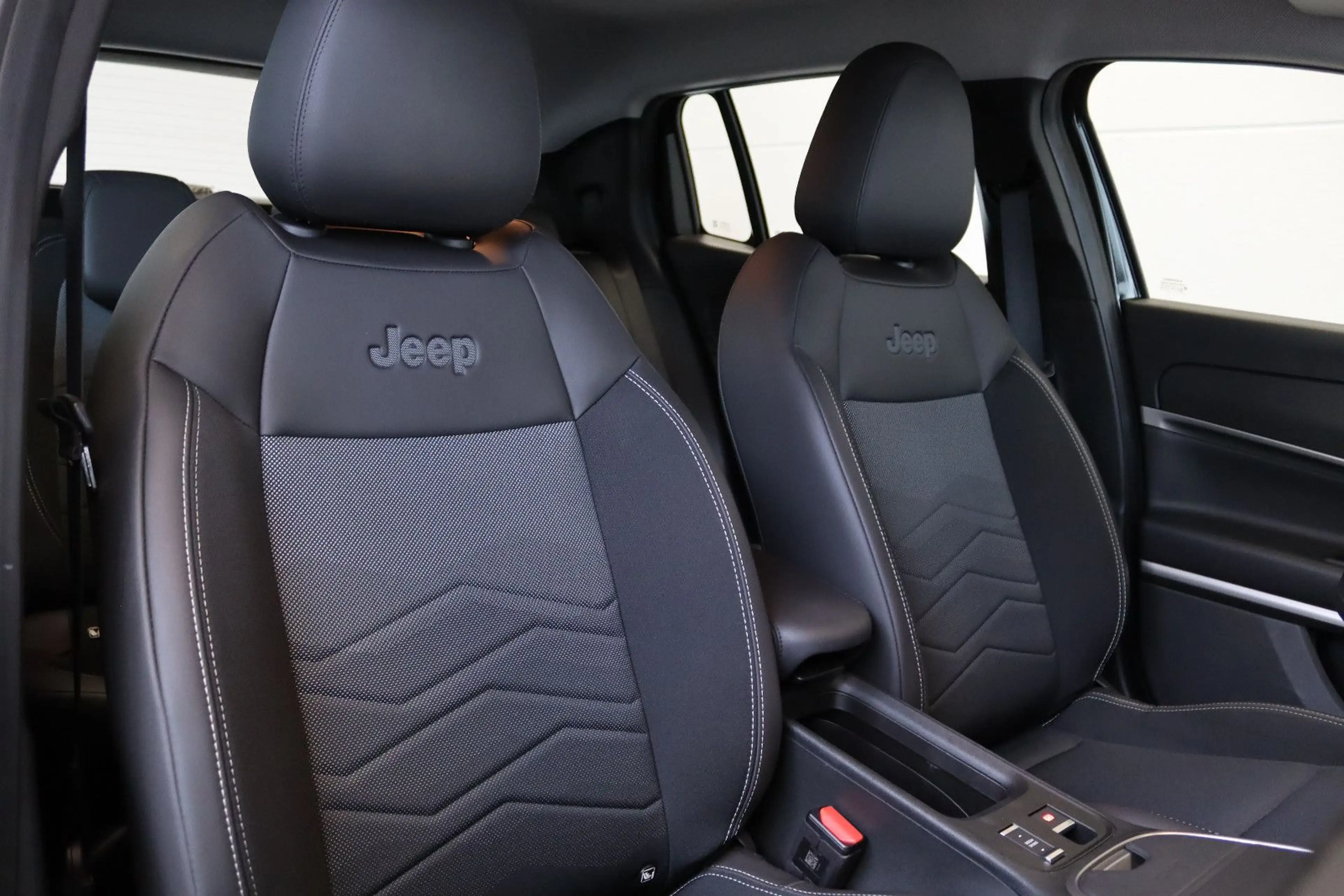 Jeep Avenger Altitude Electric 54kWh *SOH96%*SHZ*RFK* — photo 11