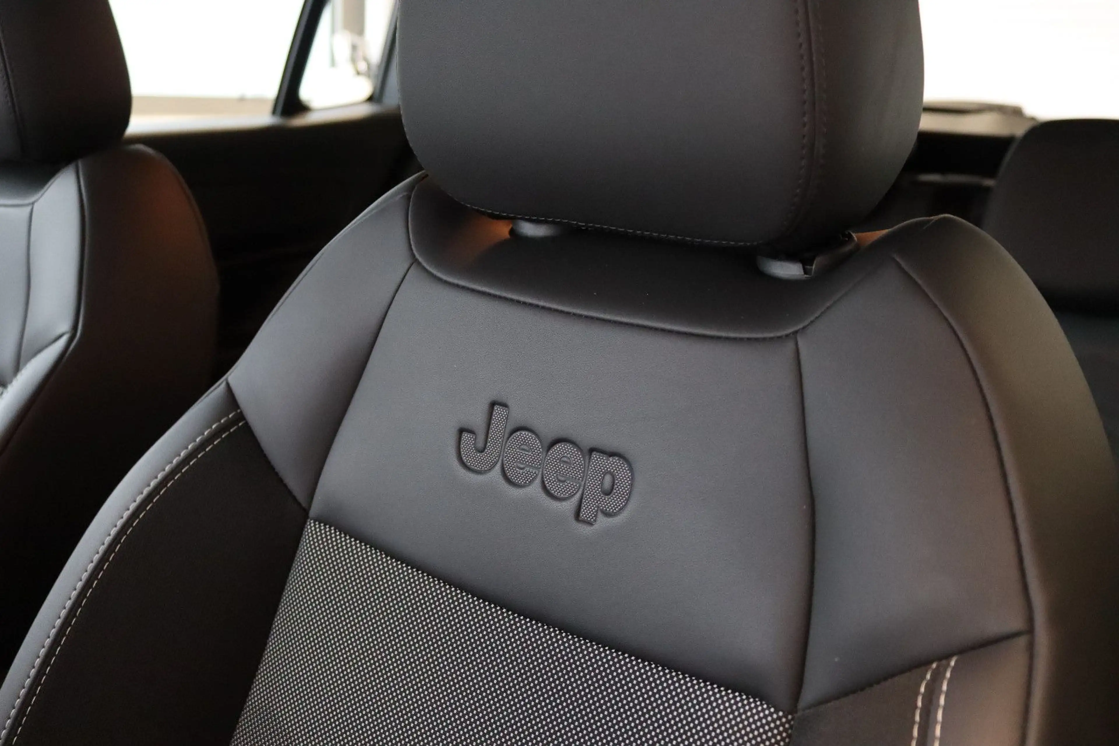 Jeep Avenger Altitude Electric 54kWh *SOH96%*SHZ*RFK* — photo 15