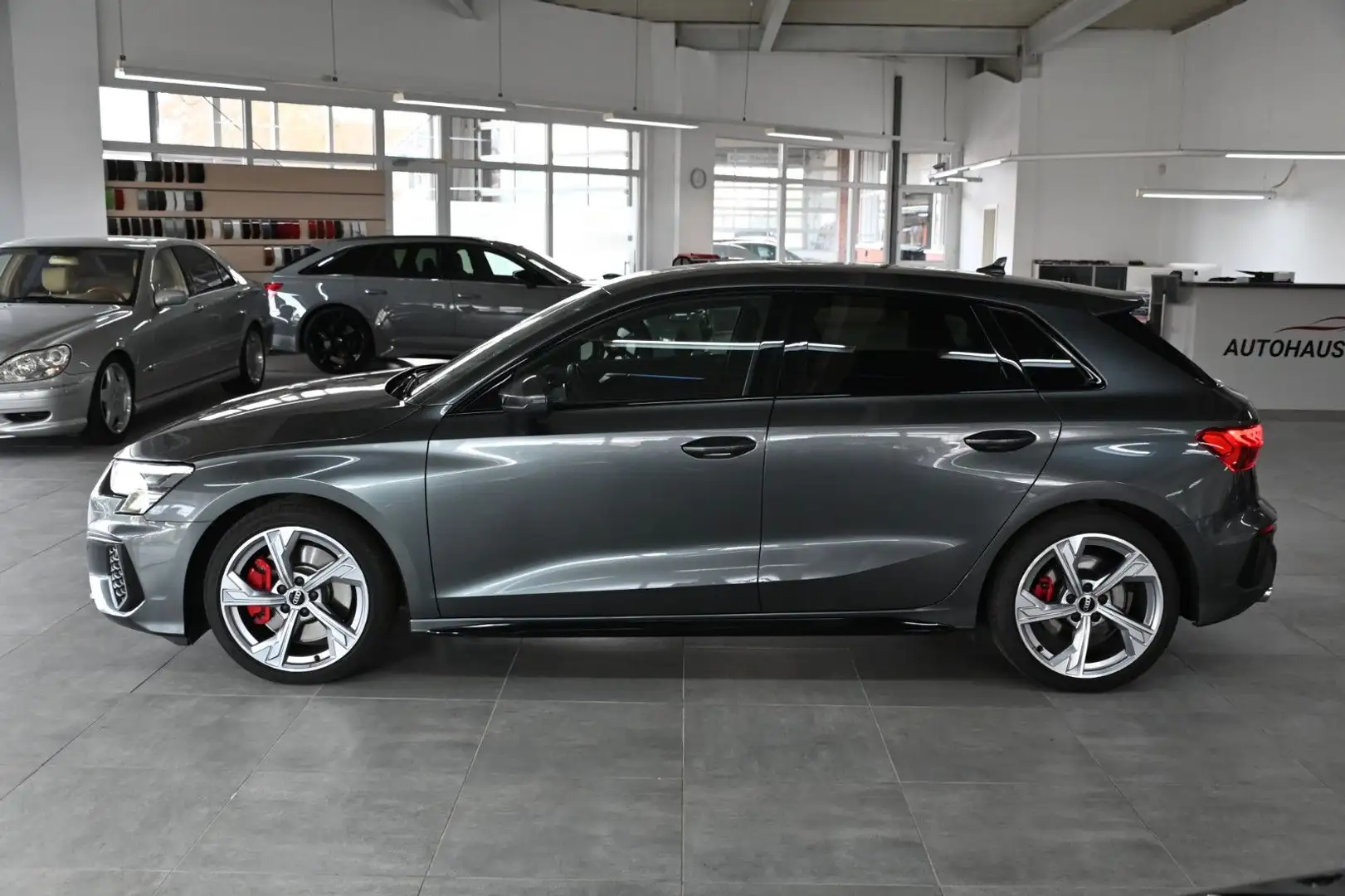 Audi S3 Sportback 2.0 TFSI quattro *TOP*S-HEFT Grau - 2