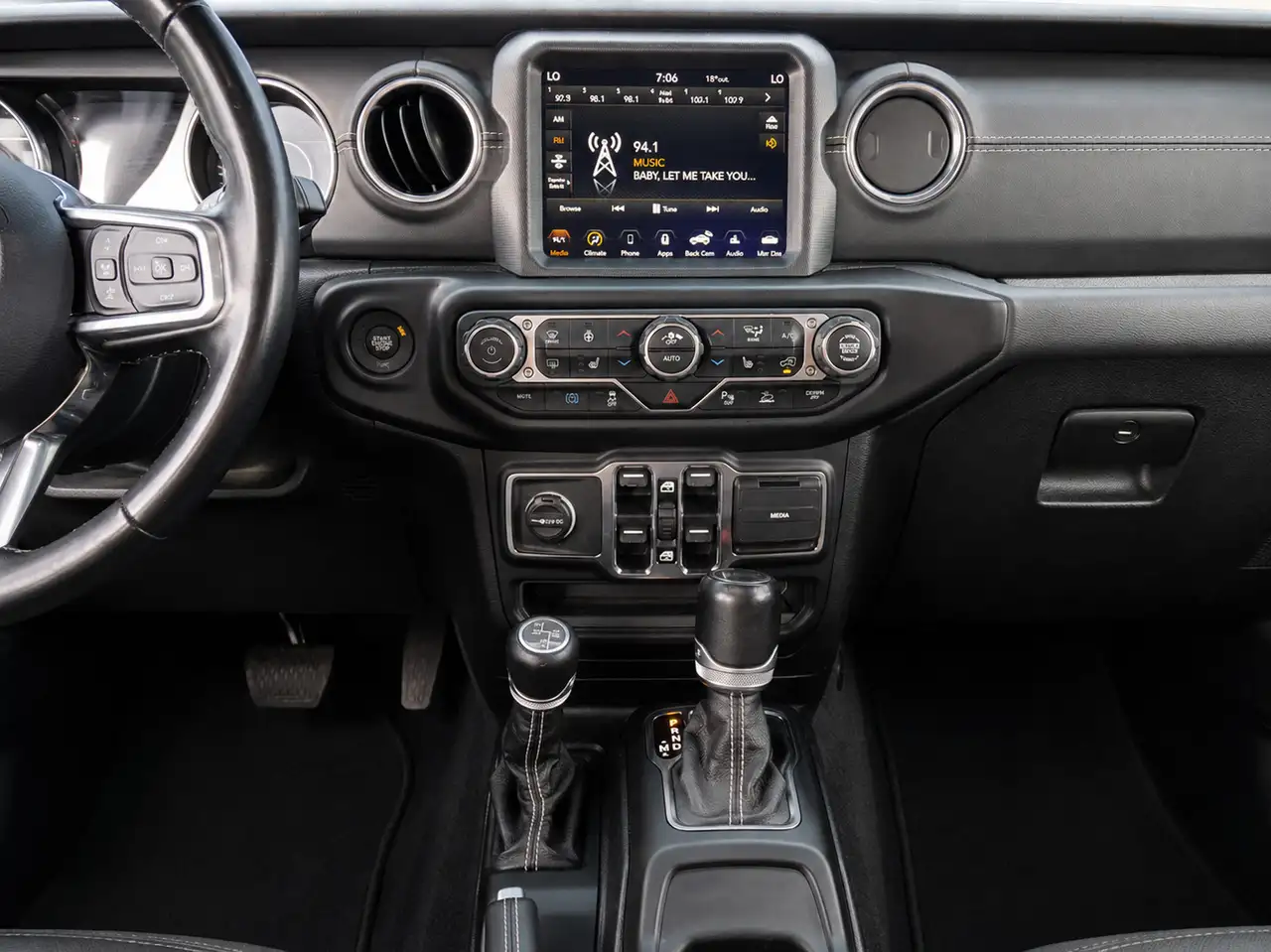 Jeep Wrangler снимка Jeep Wrangler