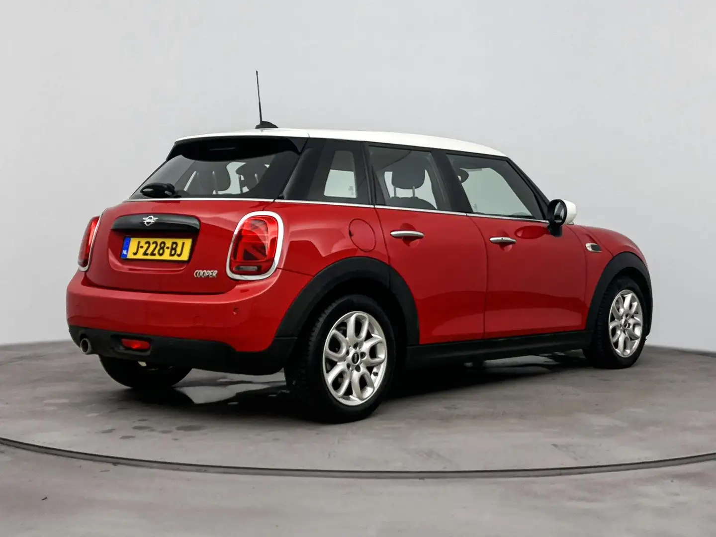 MINI Cooper Mini 1.5 Pepper | Navigatie | Cruise control| clim Rouge - 2