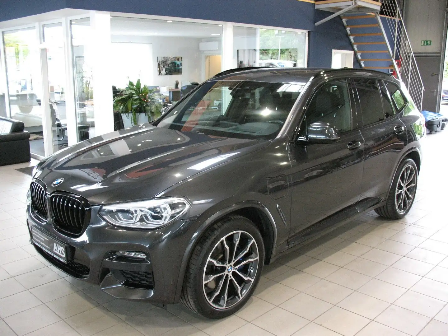BMW X3 xDrive30e Aut. M Sport *LED*AHK*NAVI* Grijs - 1