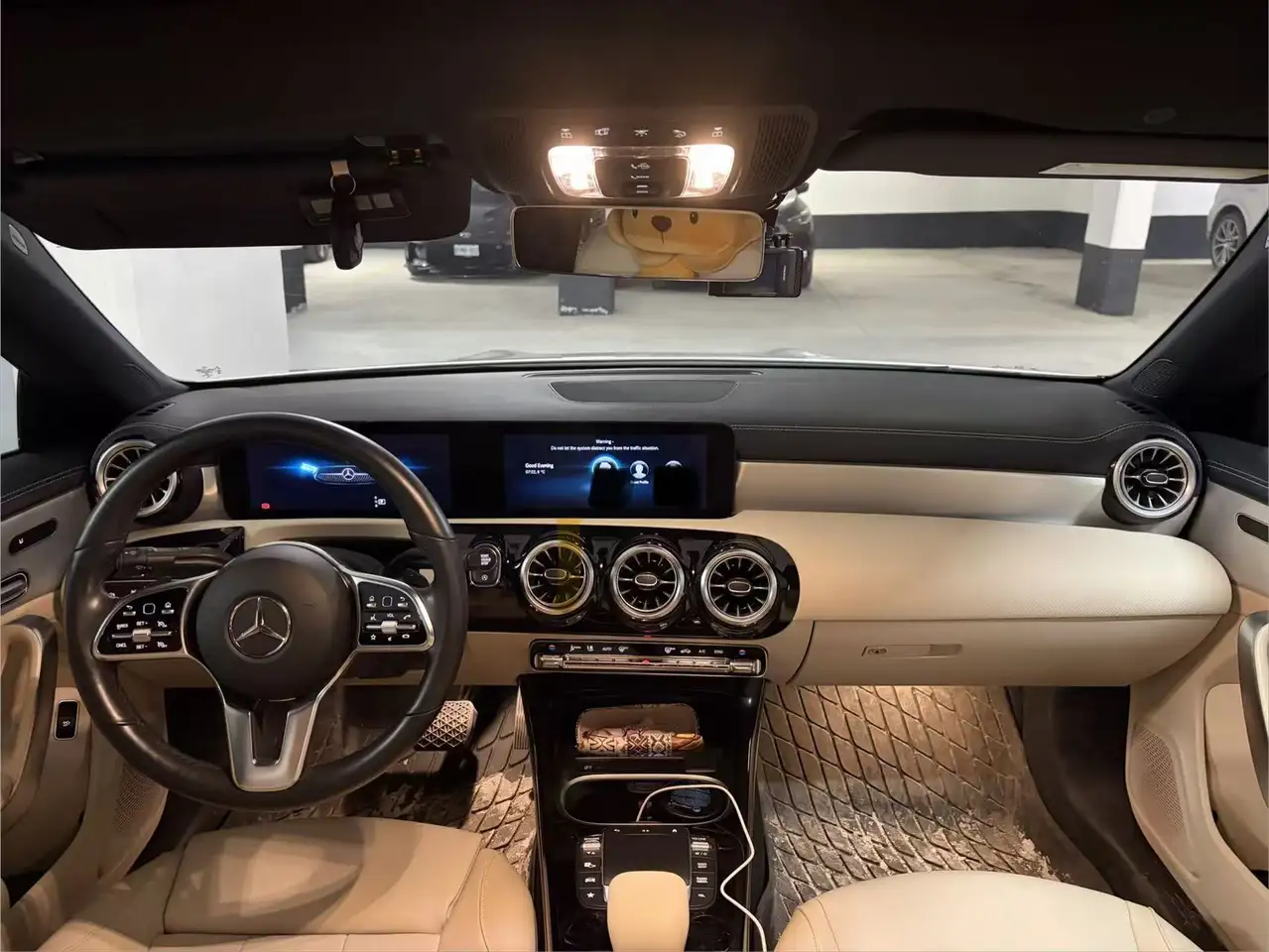 Mercedes-Benz CLA снимка Mercedes-Benz CLA