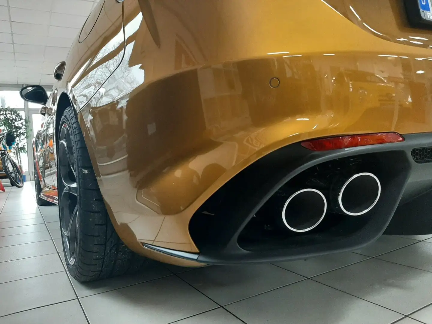 Alfa Romeo Giulia Quadrifoglio MY22 Quadrifoglio 2.9 V6 Bi-Turbo Gold - 2