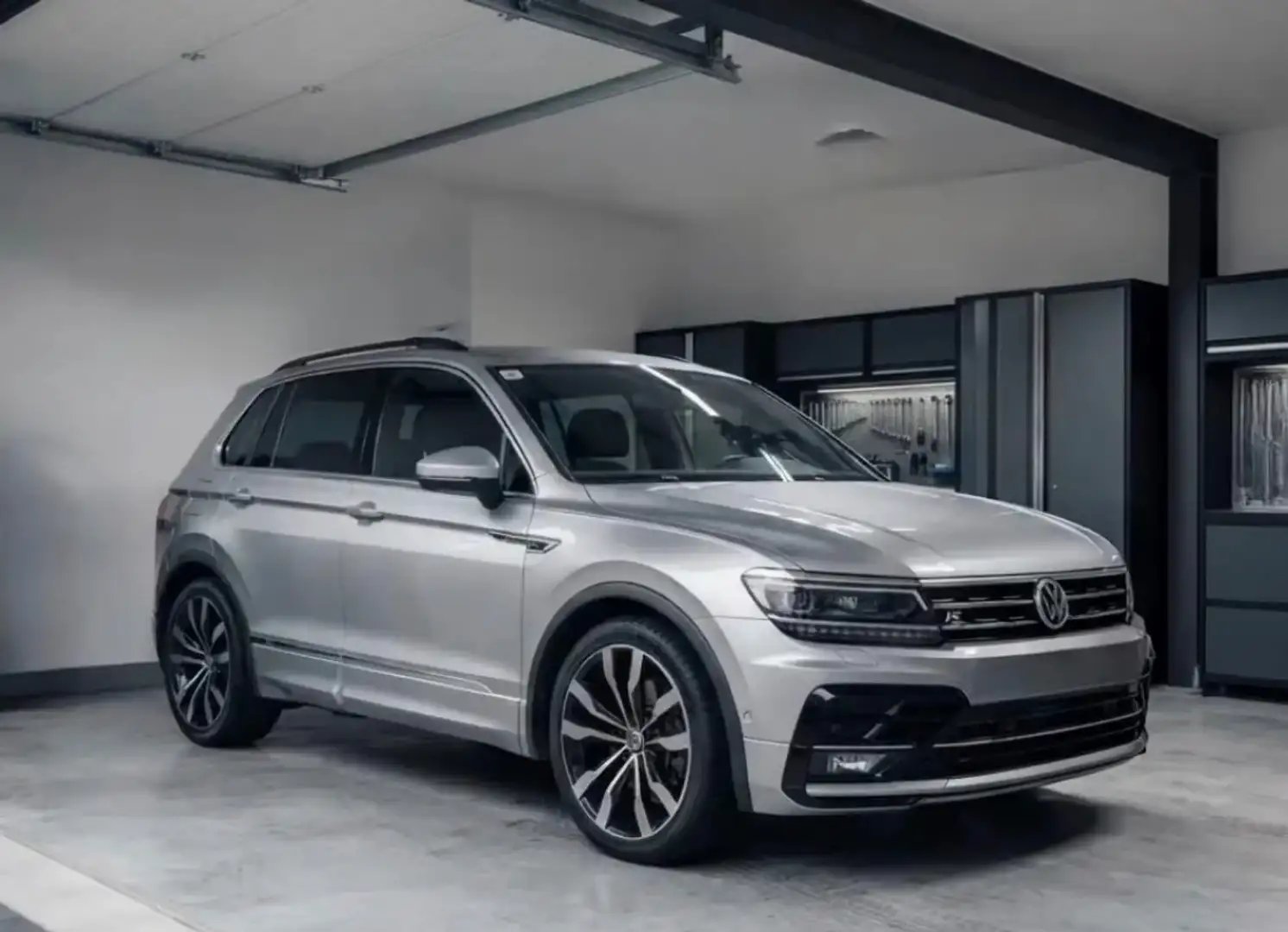 Volkswagen Tiguan Tiguan R-Line 2,0 TDI SCR Sky DSG Sky Grau - 1