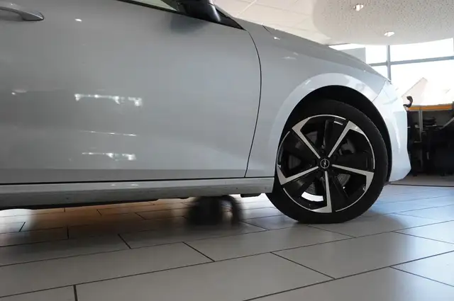 Opel Astra view 7