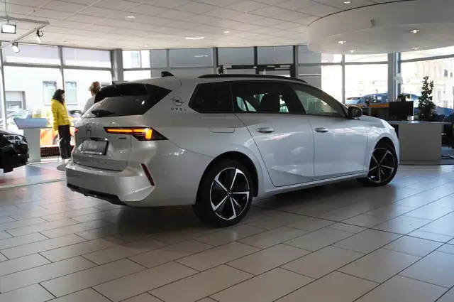 Opel Astra view 8