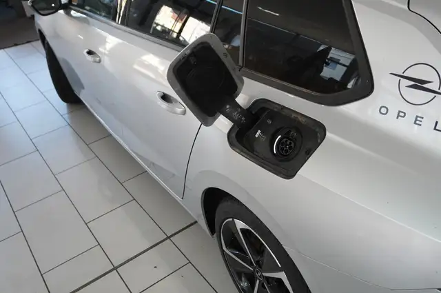 Opel Astra view 11