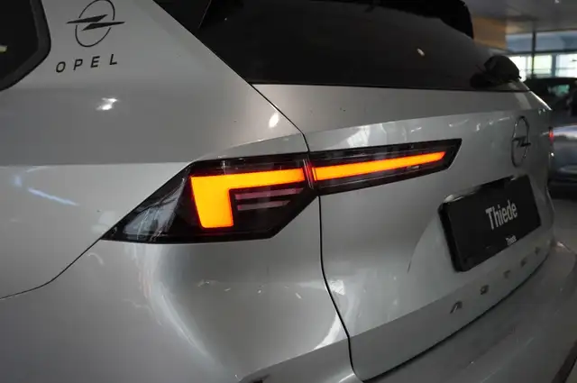 Opel Astra view 10