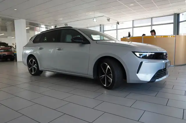 Opel Astra view 6