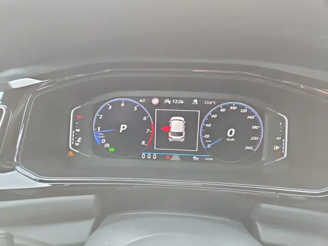 Volkswagen T-Roc view 9