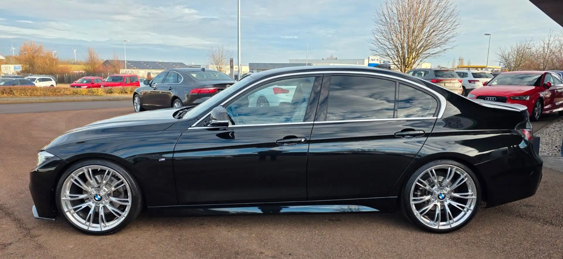 BMW 330 i M Sport Shadow+H&K+LED+Navi+HuD+Virtual+ Schwarz - 2
