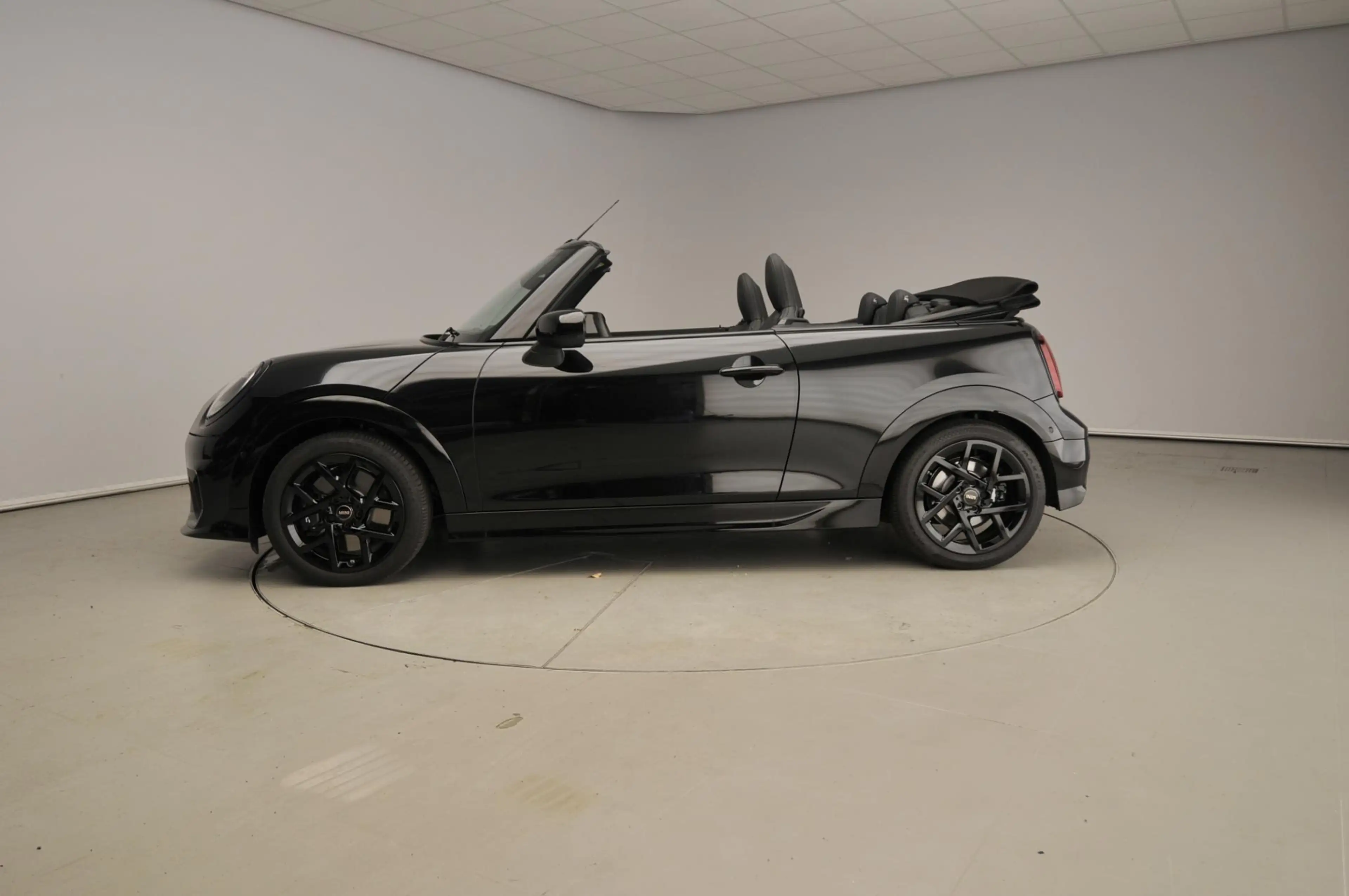 MINI Cooper C Cabrio 2.0 John Cooper Works M Comfort Access | Harman Ka — photo 3