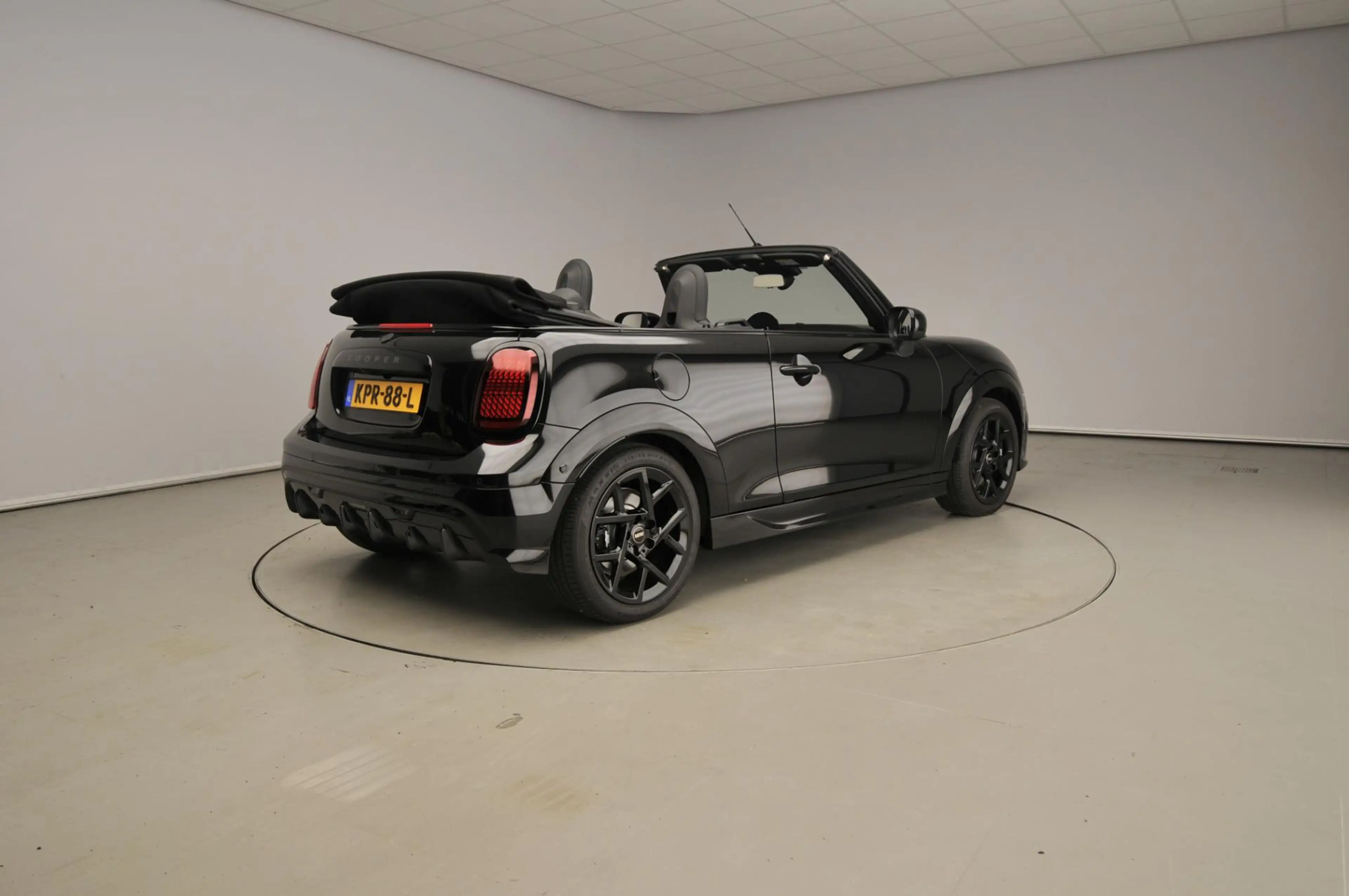 MINI Cooper C Cabrio 2.0 John Cooper Works M Comfort Access | Harman Ka — photo 2