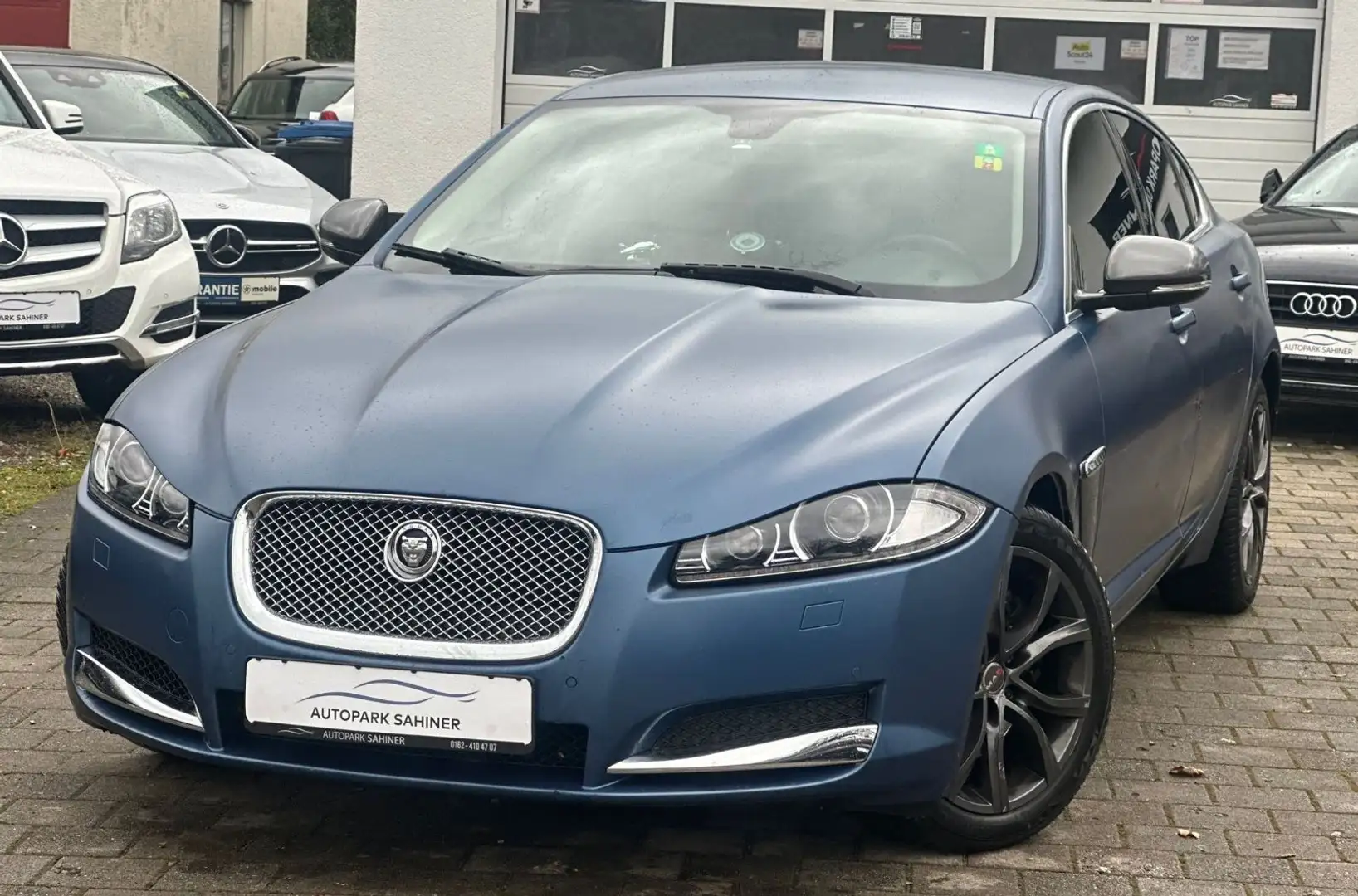 Jaguar XF 2.2 Diesel Bleu - 1