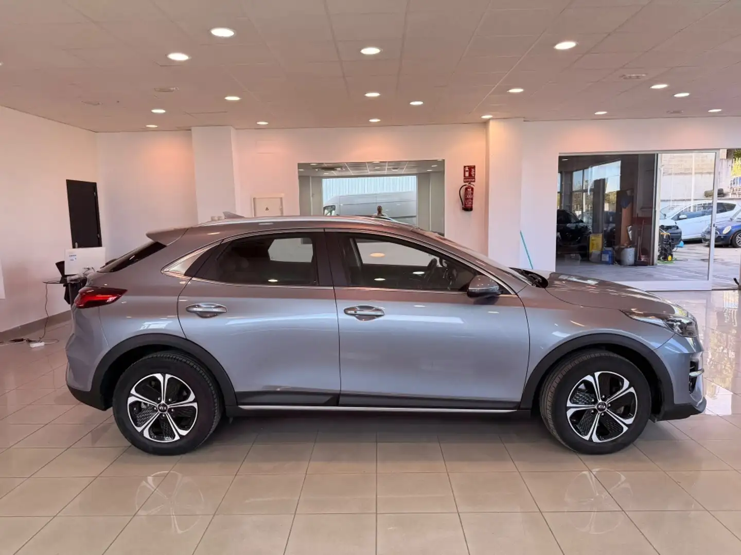Kia XCeed 1.6 PHEV eTech Aut. Gris - 2
