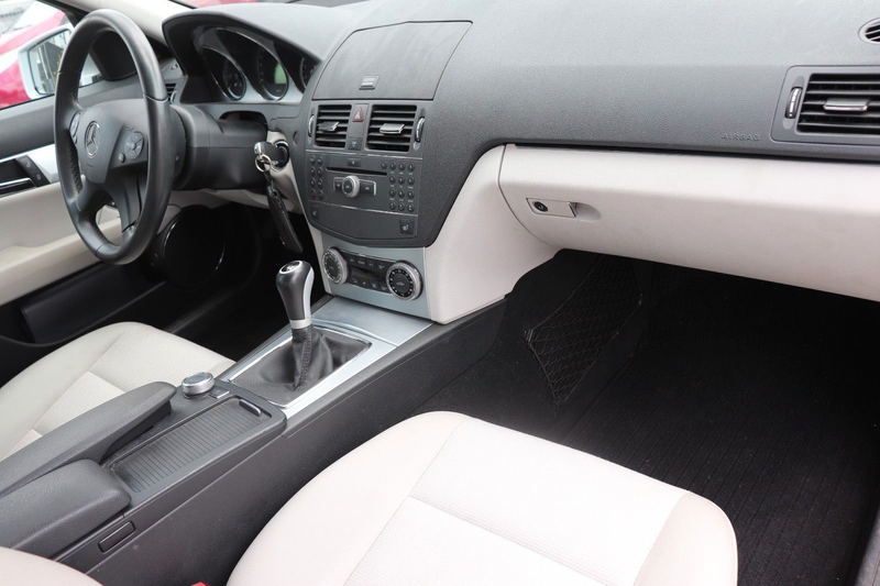 Mercedes-Benz C 180 Limousine CGI BlueEfficiency — photo 10