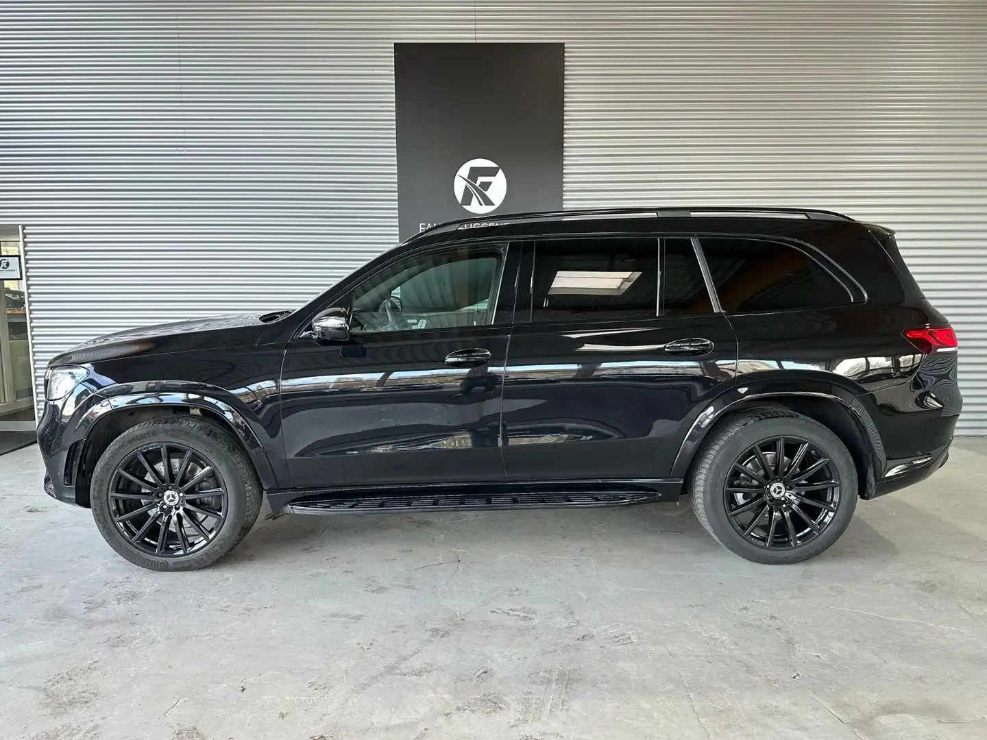 Mercedes-Benz GLS 400 d 4MATIC/360°/ACC/7-SITZER/PANO/HUD/TV Černá - 2