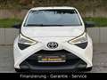 Toyota Aygo (X) 1,0-l-VVT-i/ERST 42TKM/KLIMA/LED/5TÜREN Білий - thumbnail 2