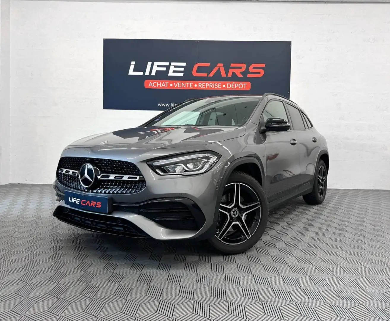 Mercedes-Benz GLA 250 Classe 250 e 160%2B102ch AMG Line 8G-DCT Français  Grau - 1