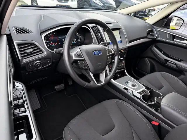 Ford S-Max view 8