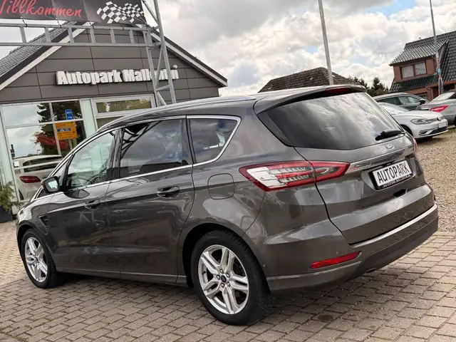 Ford S-Max view 5
