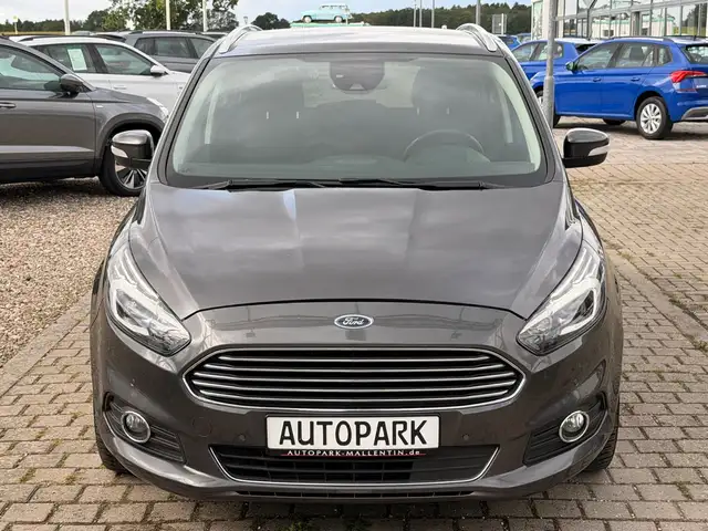 Ford S-Max view 2
