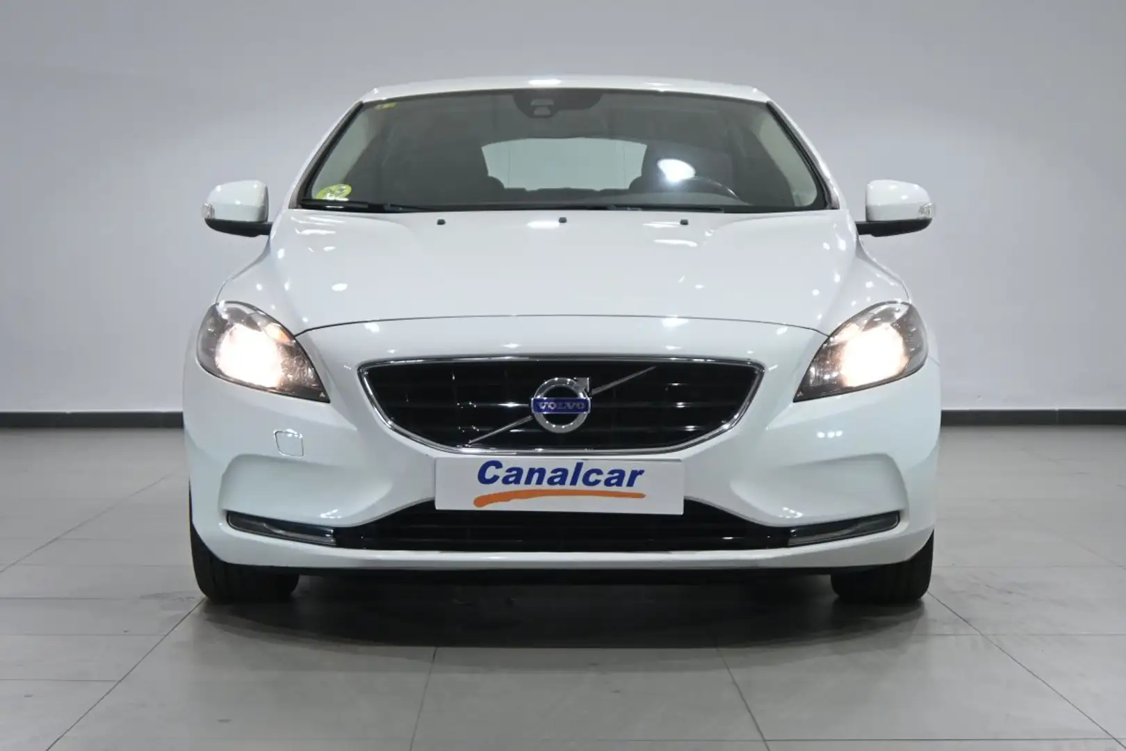 Volvo V40 D2 Kinetic 115 Blanco - 2