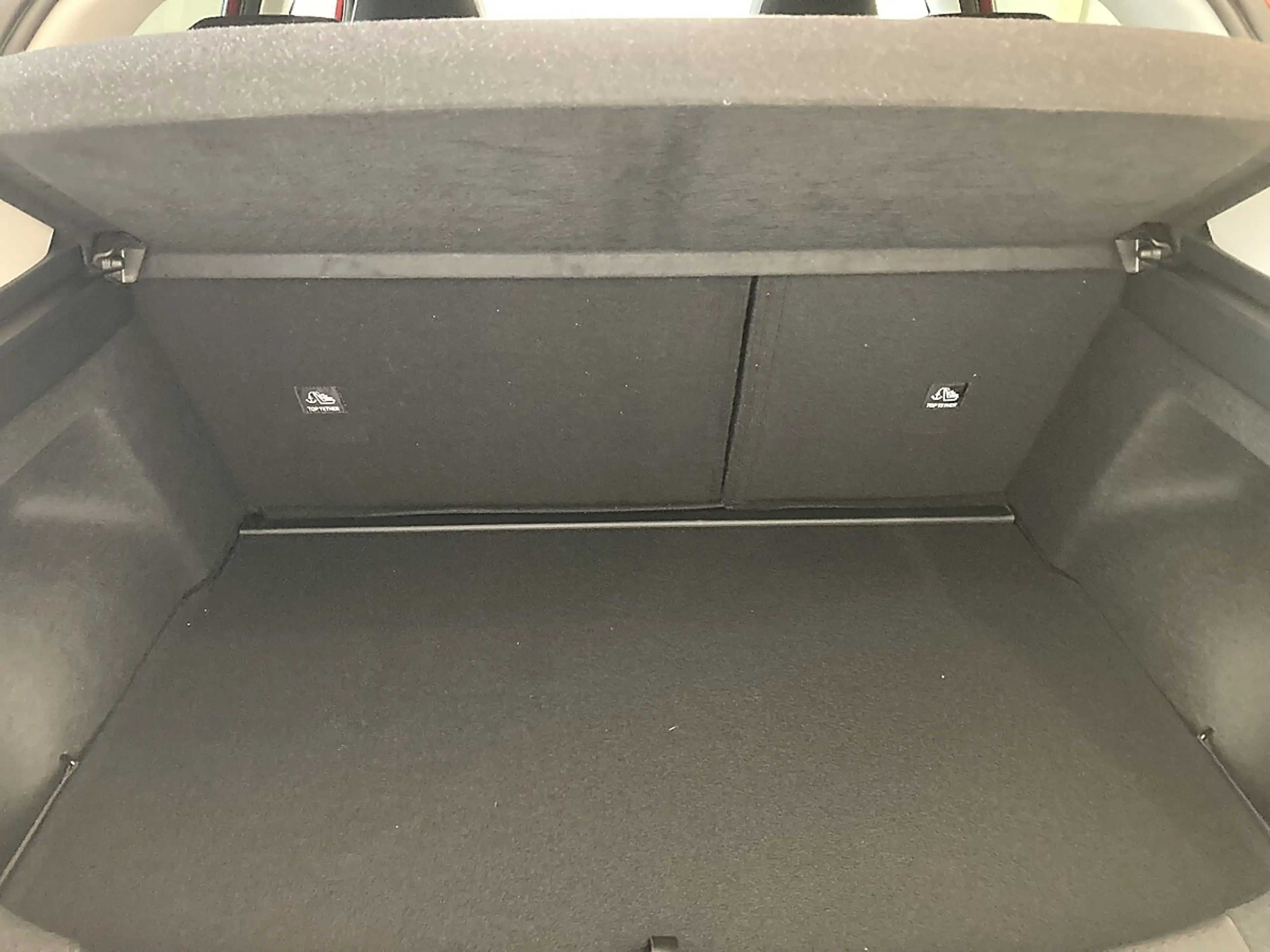 MG MG4 EV Urban 54 kWh Luxury — photo 7