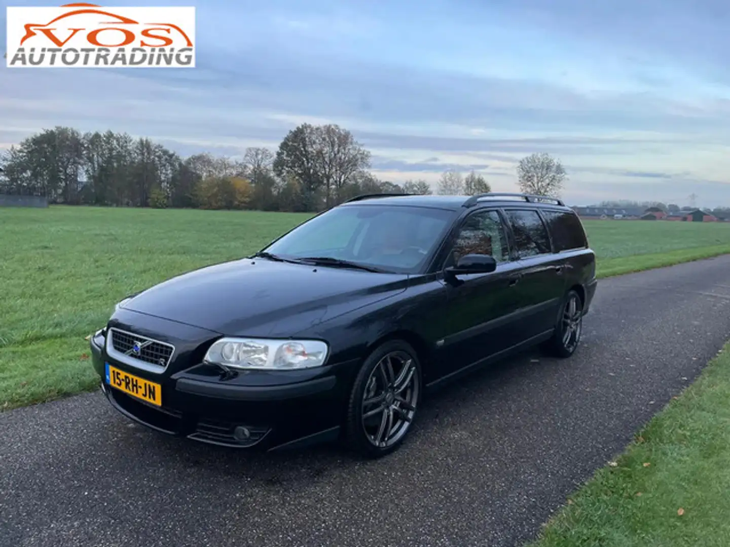 Volvo V70 2.5 R Geartronic **lees adv. tekst** Negro - 1